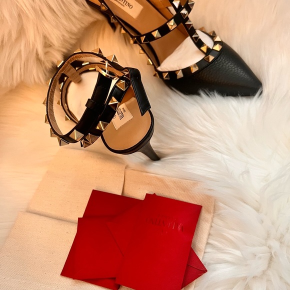 ROCKSTUD GRAINY LEATHER ANKLE STRAP PUMP - Picture 8 of 16